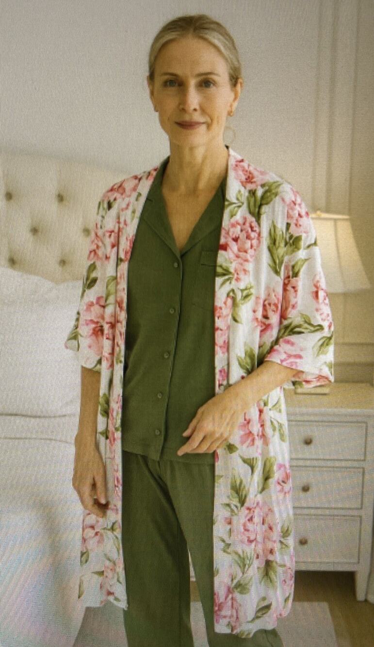 Show me your Mumu floral print robe white pink roses open one size kimono jacket